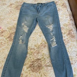 Hollister High Rise Super Skinny ripped front jeans 29 9R